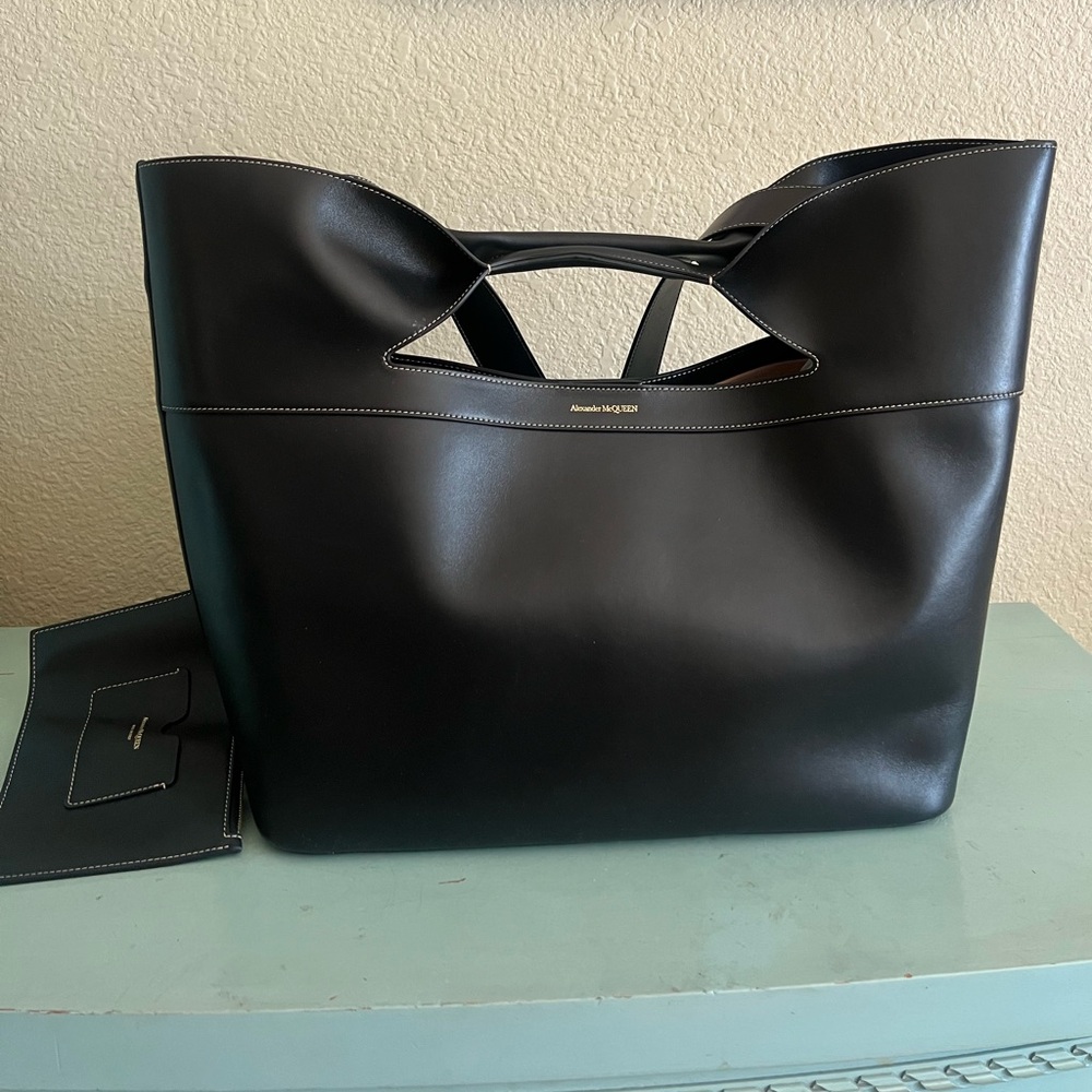 Alexander Mcqueen Black Leather The Bow Bag $2590 - Picture 13 of 14
